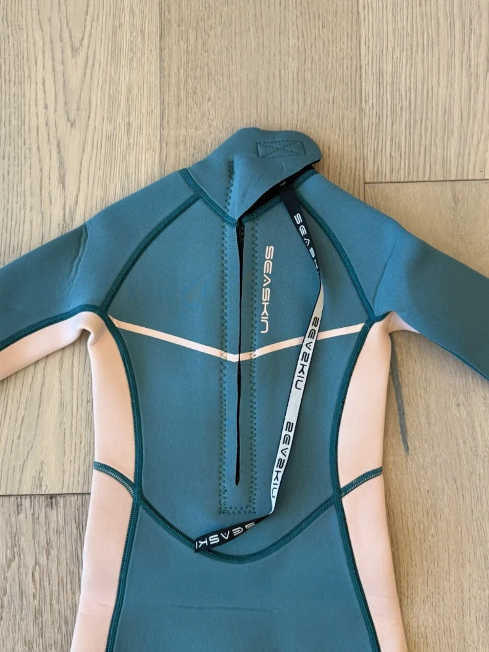 NWOT Seaskin Girls 3mm Neoprene Back Zip Wetsuit | Blue Koi | Size 4